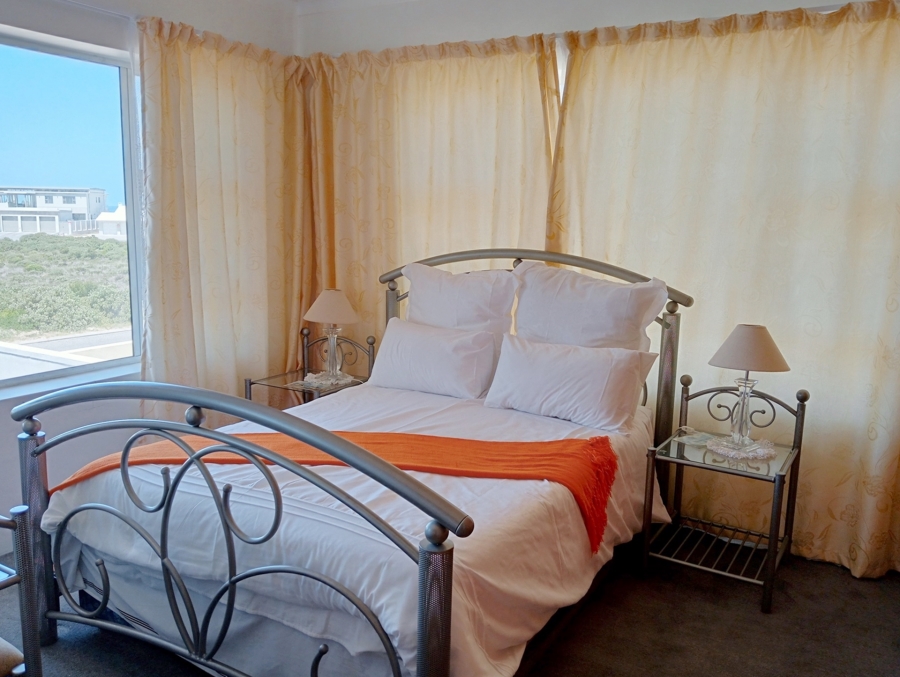 4 Bedroom Property for Sale in Struisbaai Western Cape